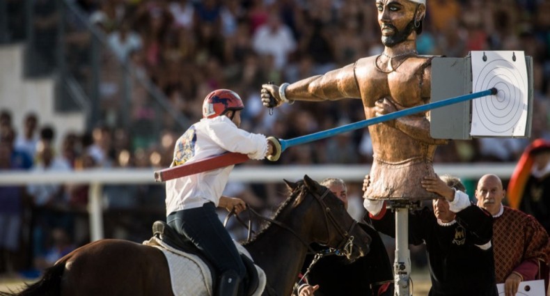 Quintana-Ascoli-Piceno-Giostra-cavalleresca-790x425